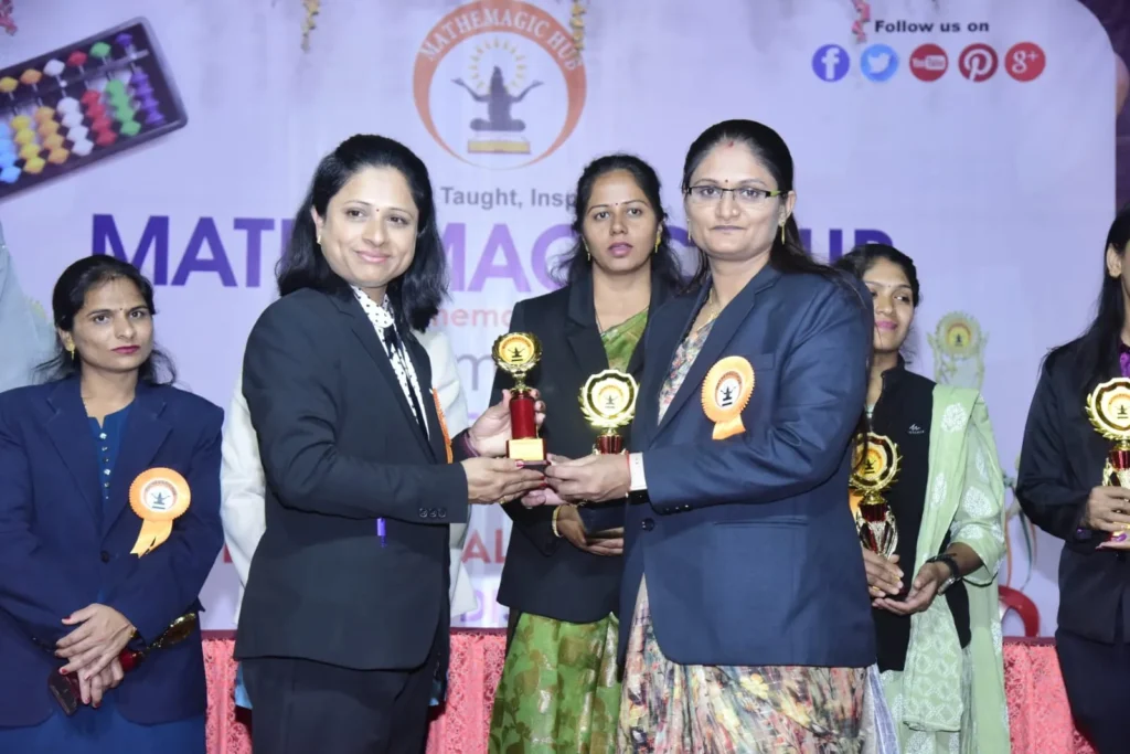 Sai abacus academy parola receiving award at mathemagichub abacus competition
