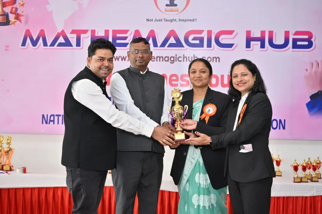 sarvadnya abacus classes receiving award at mathemagichub abacus competition